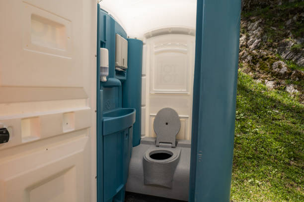 Best Porta potty rental near me  in Broad Brook, CT